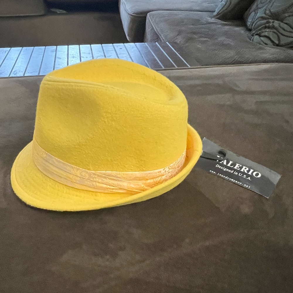 Brand new great condition mens fedora Yellow size L